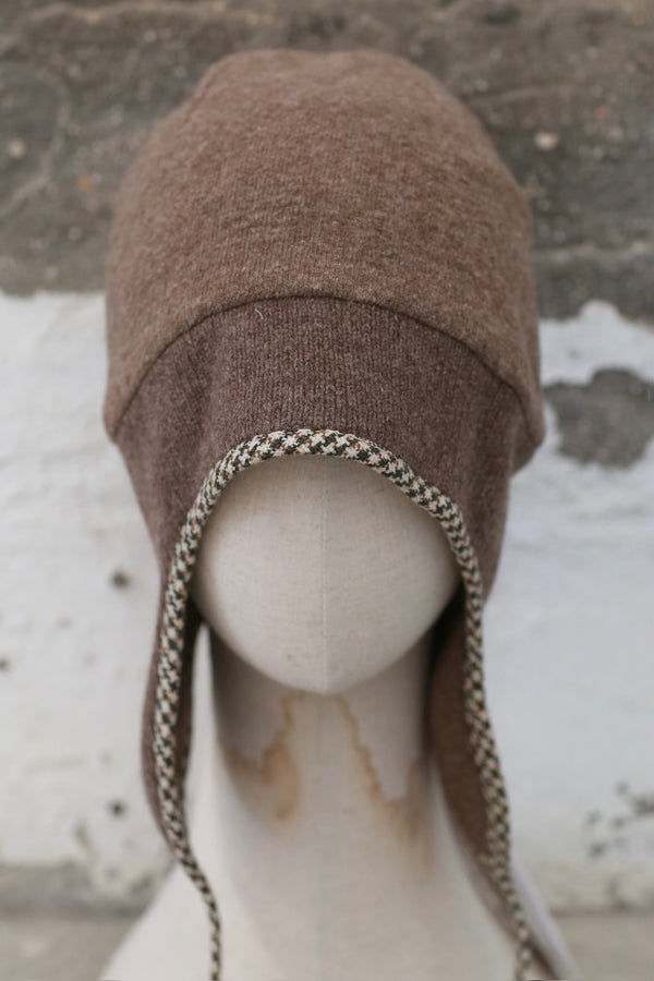 AVIVA JIFEI XUE 25 Autumn/Winter Contrast Color Flap Beanie AJX-FW25-CFB-NBWHK-Natural Beige